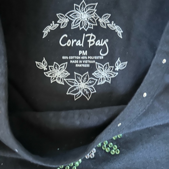 NWT! Coral Bay Women’s Christmas Black & Red Jeweled Cardinals 3/4 Sleeve Top PM - Picture 11 of 12